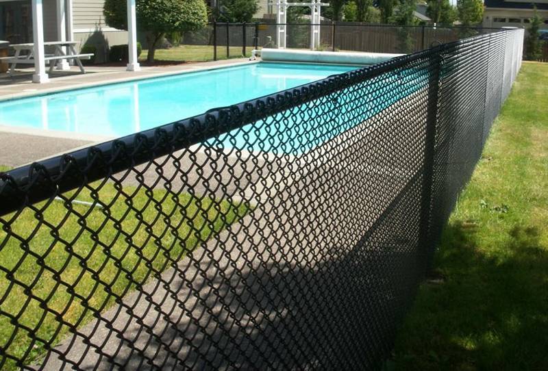 Chain Link Swimming Pool Fence Makes the Pool Safe