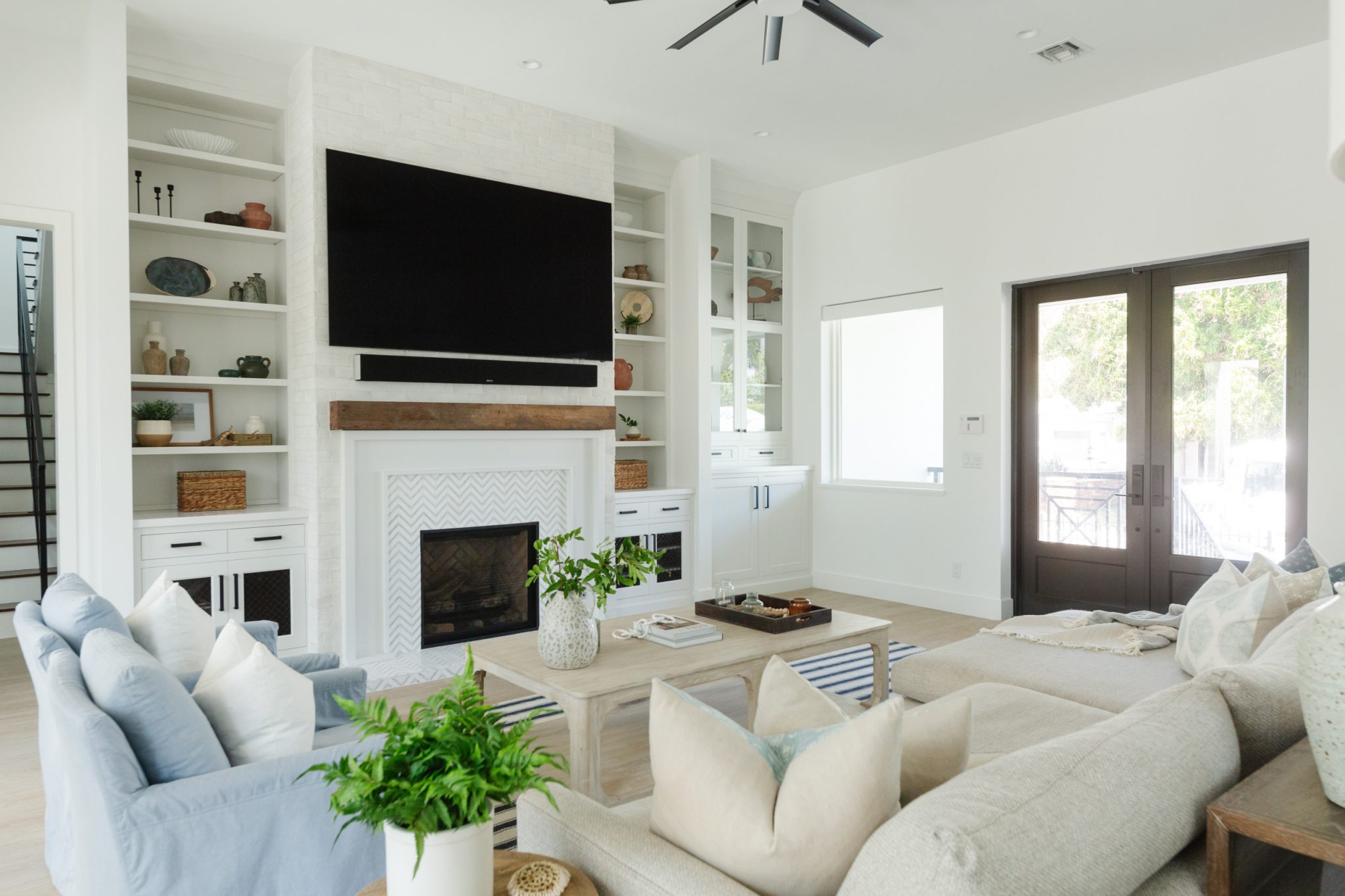 Coastal Farmhouse - Photos & Ideas | Houzz