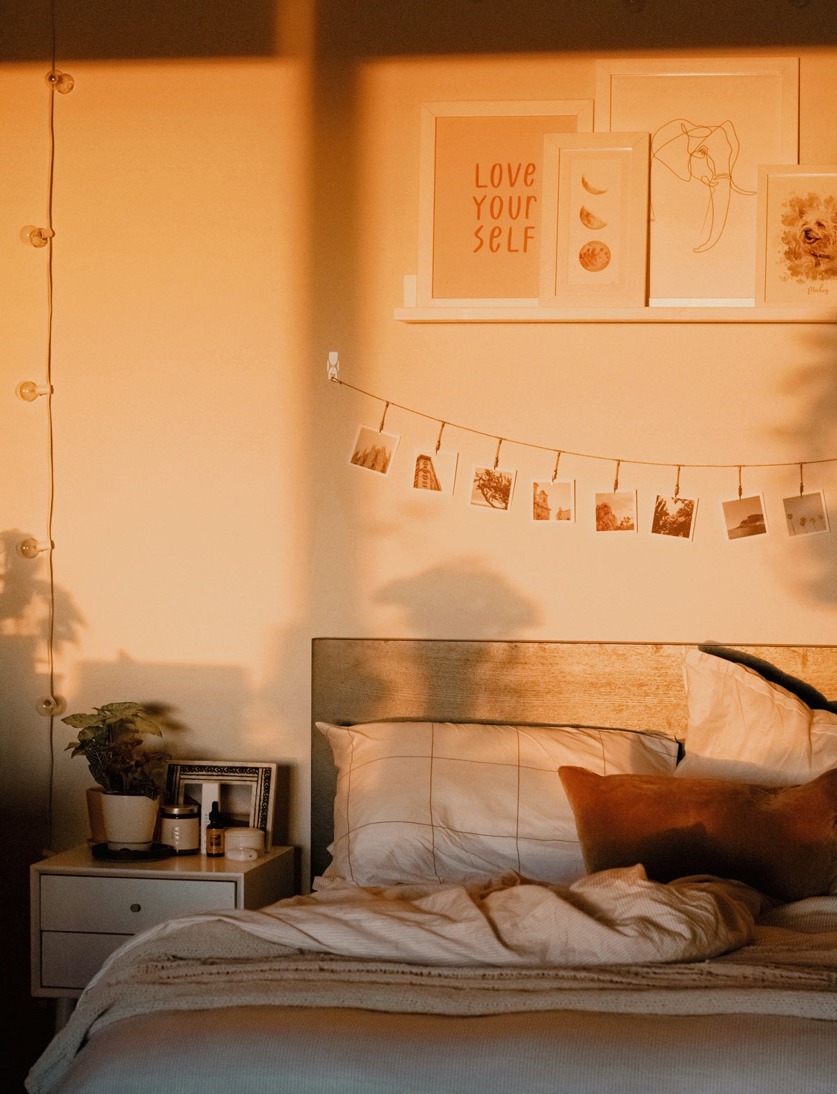 Dorm Room Wall Decor Ideas: 11 For Your Space | AU