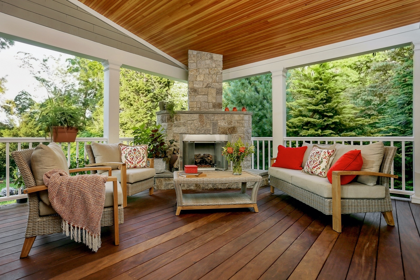 Explore the Benefits of a Four-Season Sunroom | Feinmann, Inc.