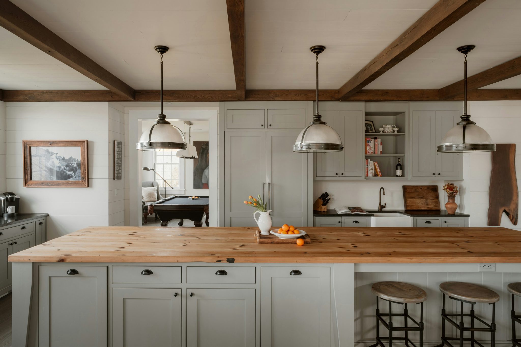 Farmhouse Kitchen (IG: @clay.banks)