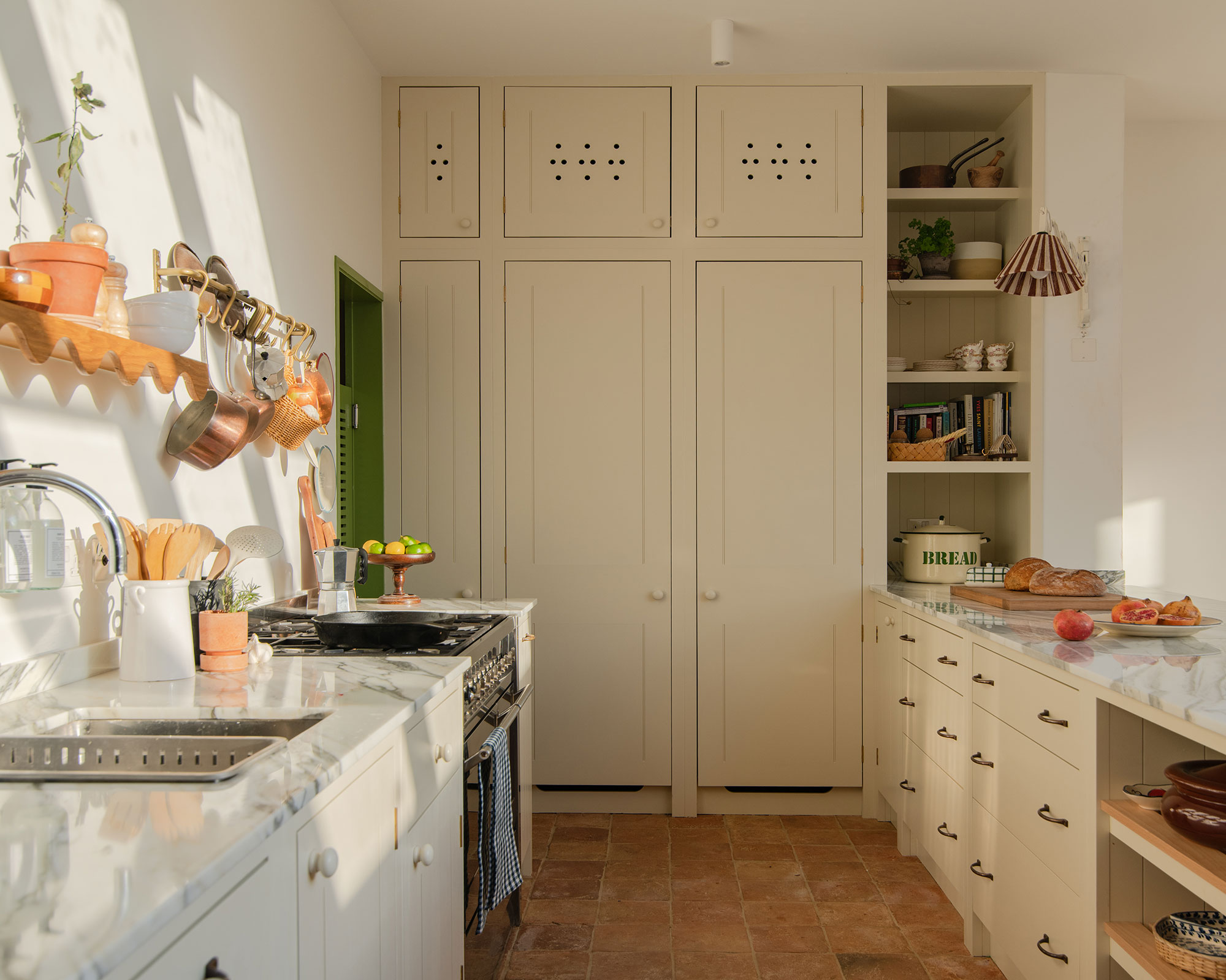 Floor-to-ceiling kitchen storage ideas: 10 stylish looks | Homes and Gardens