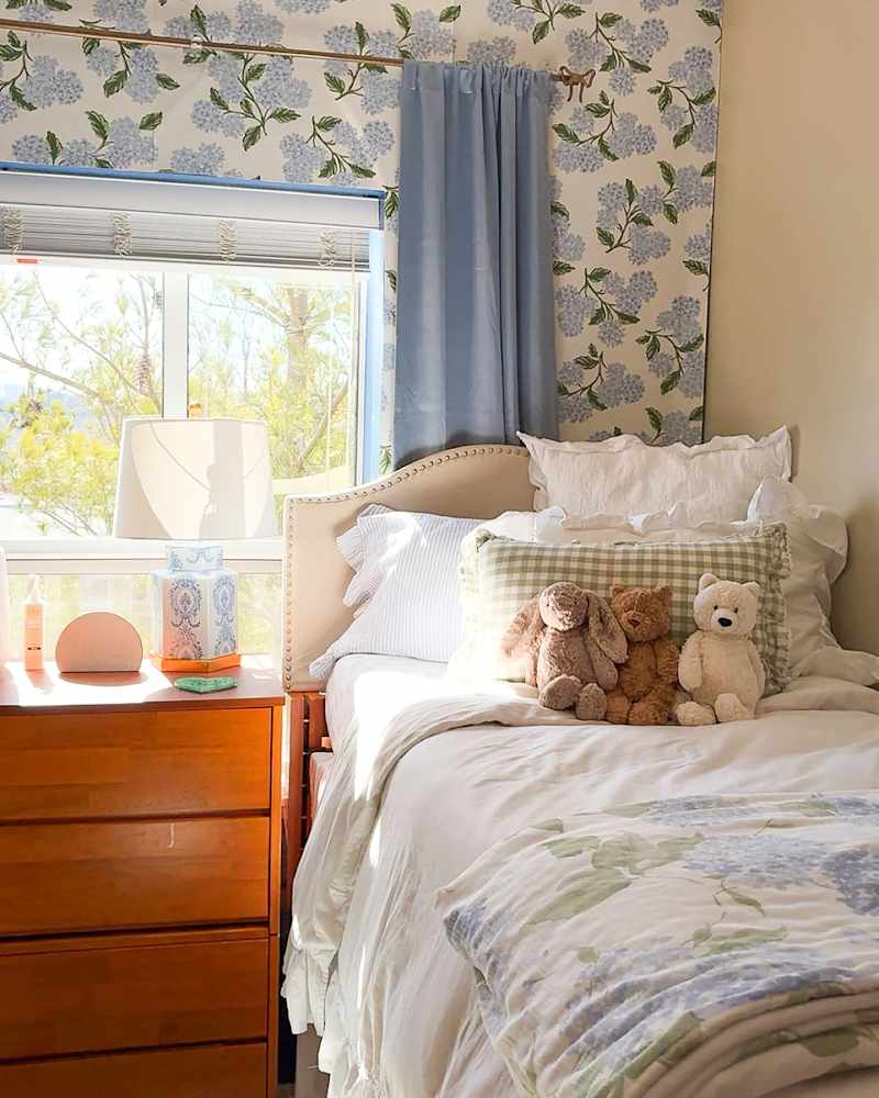 Gorgeous Peel-and-Stick Wallpaper Transforms This Arkansas Dorm into a ' Coastal Granddaughter' Dream