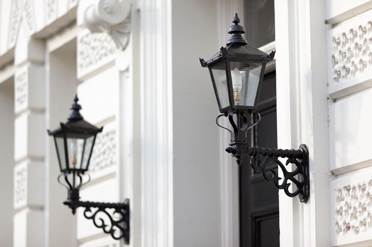 light, decorative, lamp, wall, exterior, electricity, house, decoration, illumination, object, architecture, building, decor, outdoors, vintage, outside, outdoor, ornament, antique, elegance, gray hou