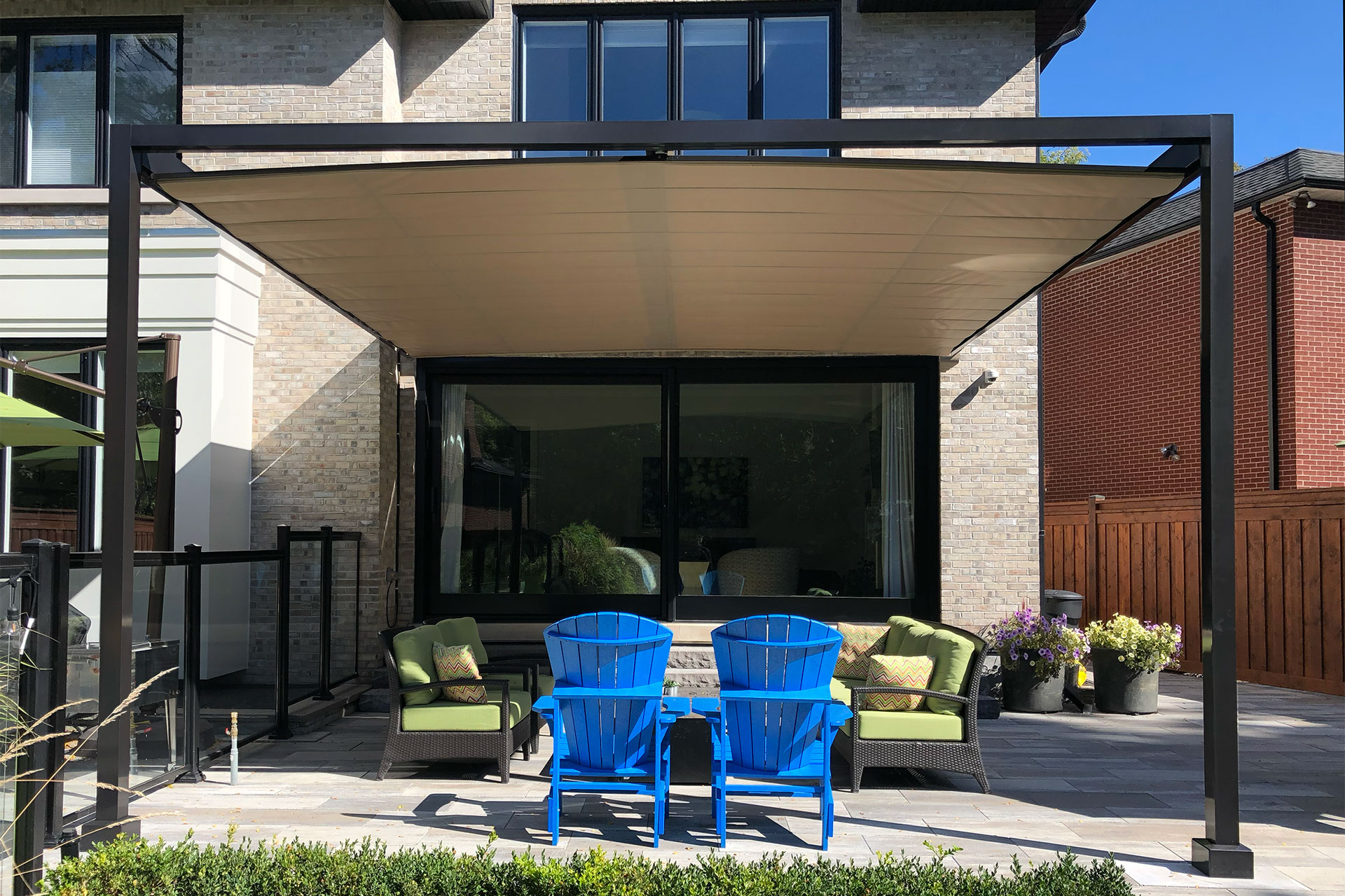 Modern Pergolas: 12 Stunning Shade Solutions for Your Backyard - ShadeFX
