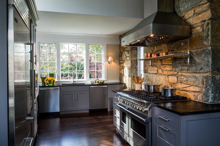 Rustic Stone Kitchen Cooktop Backsplash - Country - Kitchen