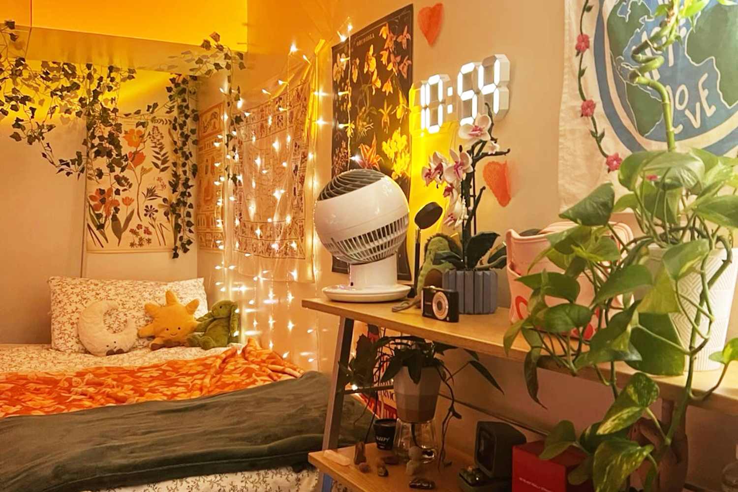 See an Ohio State Sophomore's Boho, Maximalist Dorm Room | Dorm Therapy