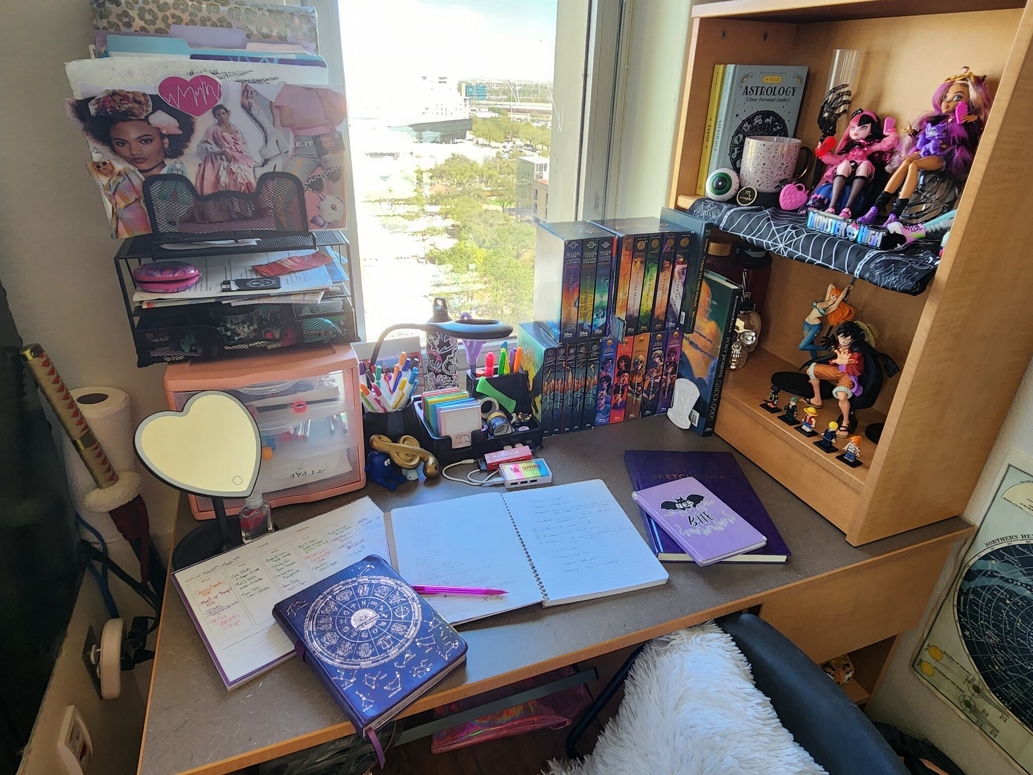 The ultimate guide to a maximalist's dorm decor - Cooglife