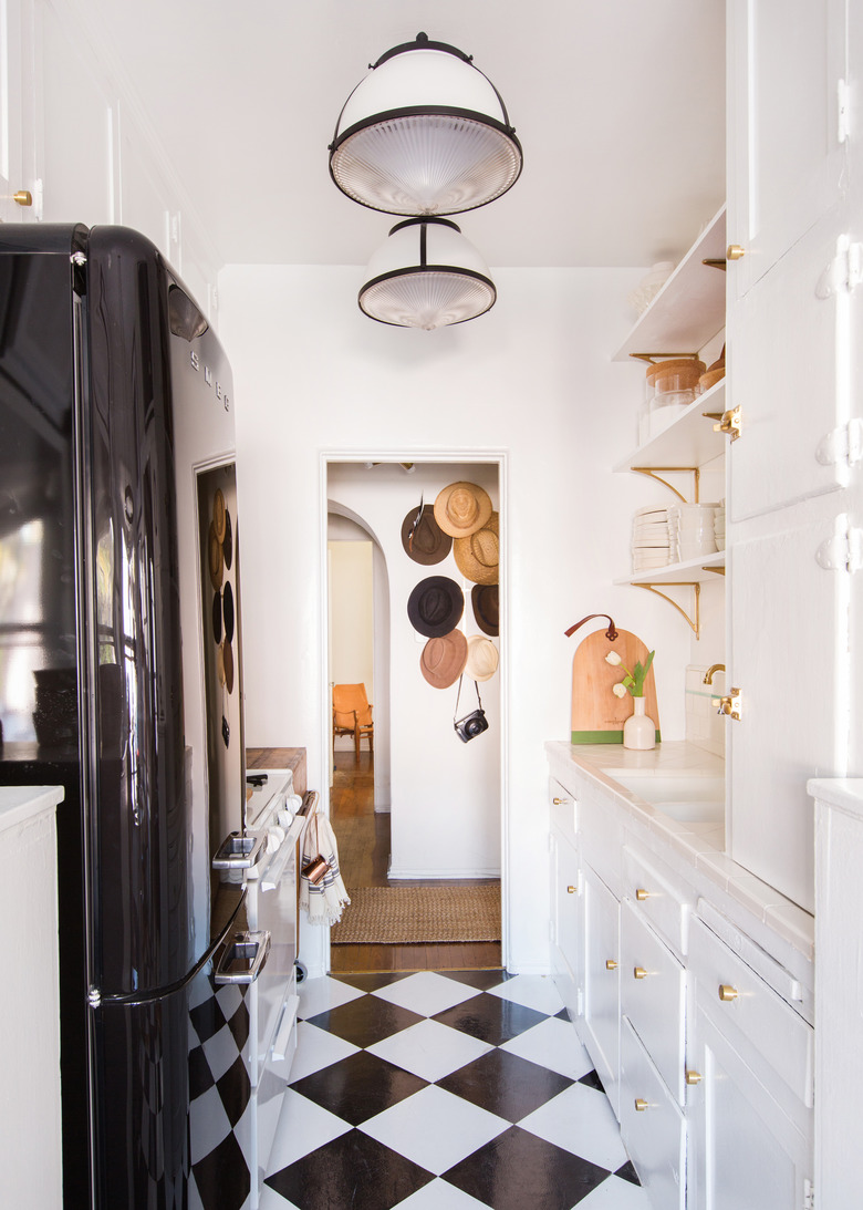 These 5 Kitchen Lighting Ideas Will Make Your Rental Look Brand Spankin' New