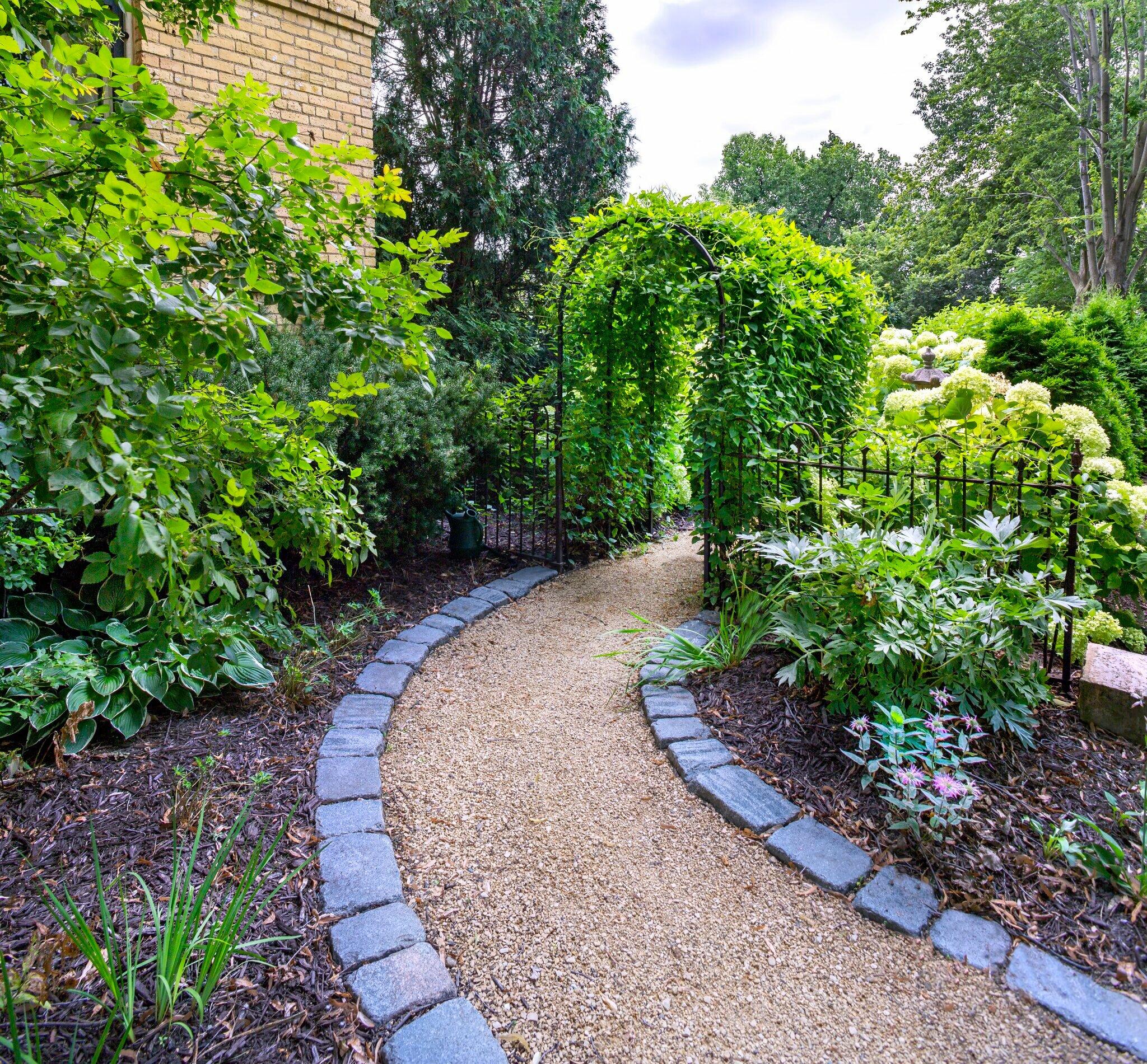 Top 2026 Landscaping Trends for Modern Outdoor Living | Southview Design