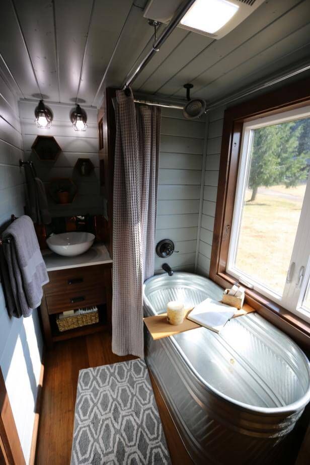 10 Creative Ideas for your Tiny House Bathroom