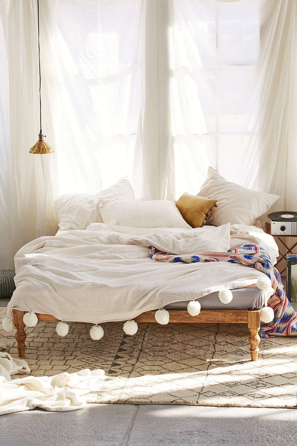 10 Dorm Room Bedding Ideas - Amy Littleson