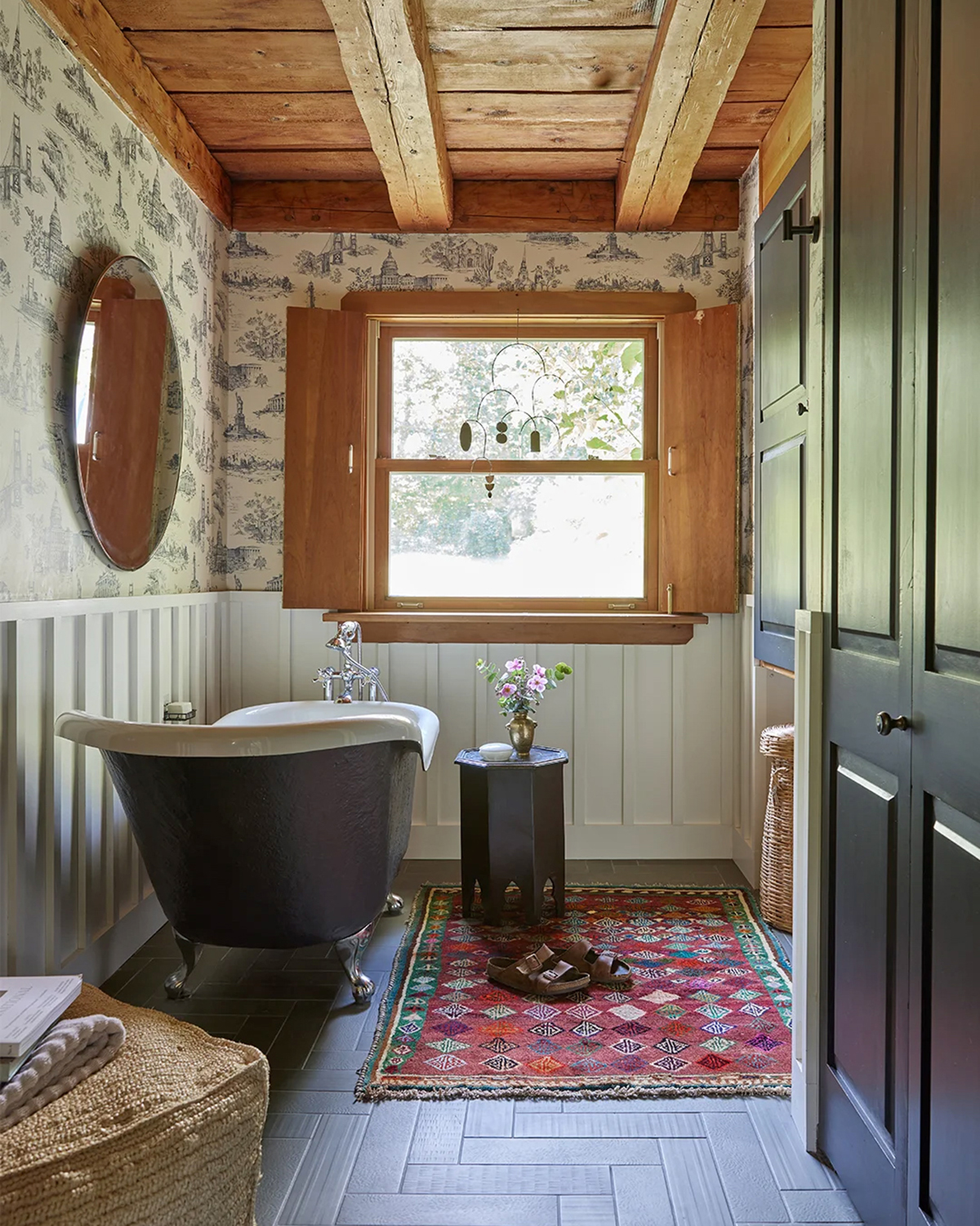 10 Modern Farmhouse Bathrooms That Exude Zen