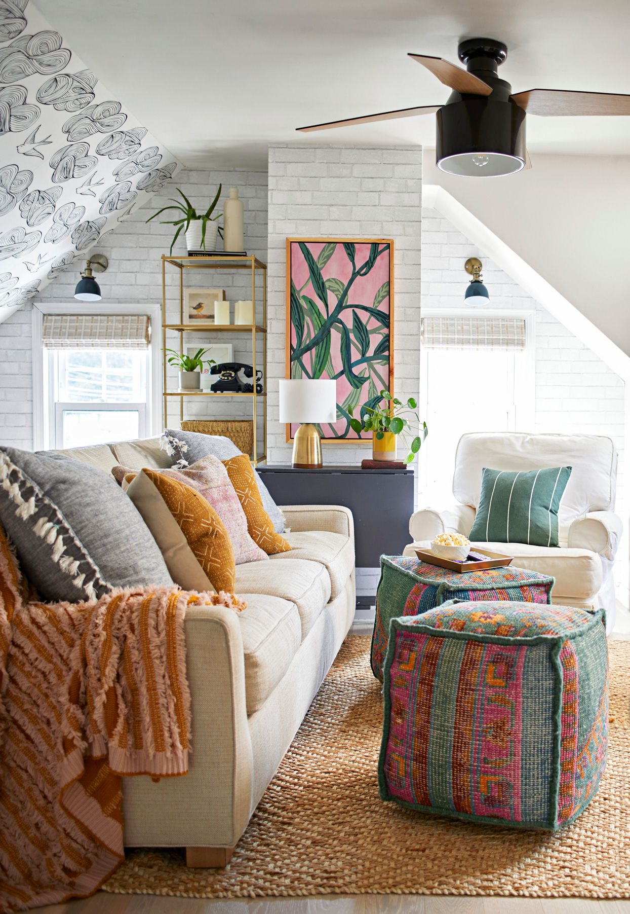 15 Small Apartment Ideas to Maximize Decor and Storage