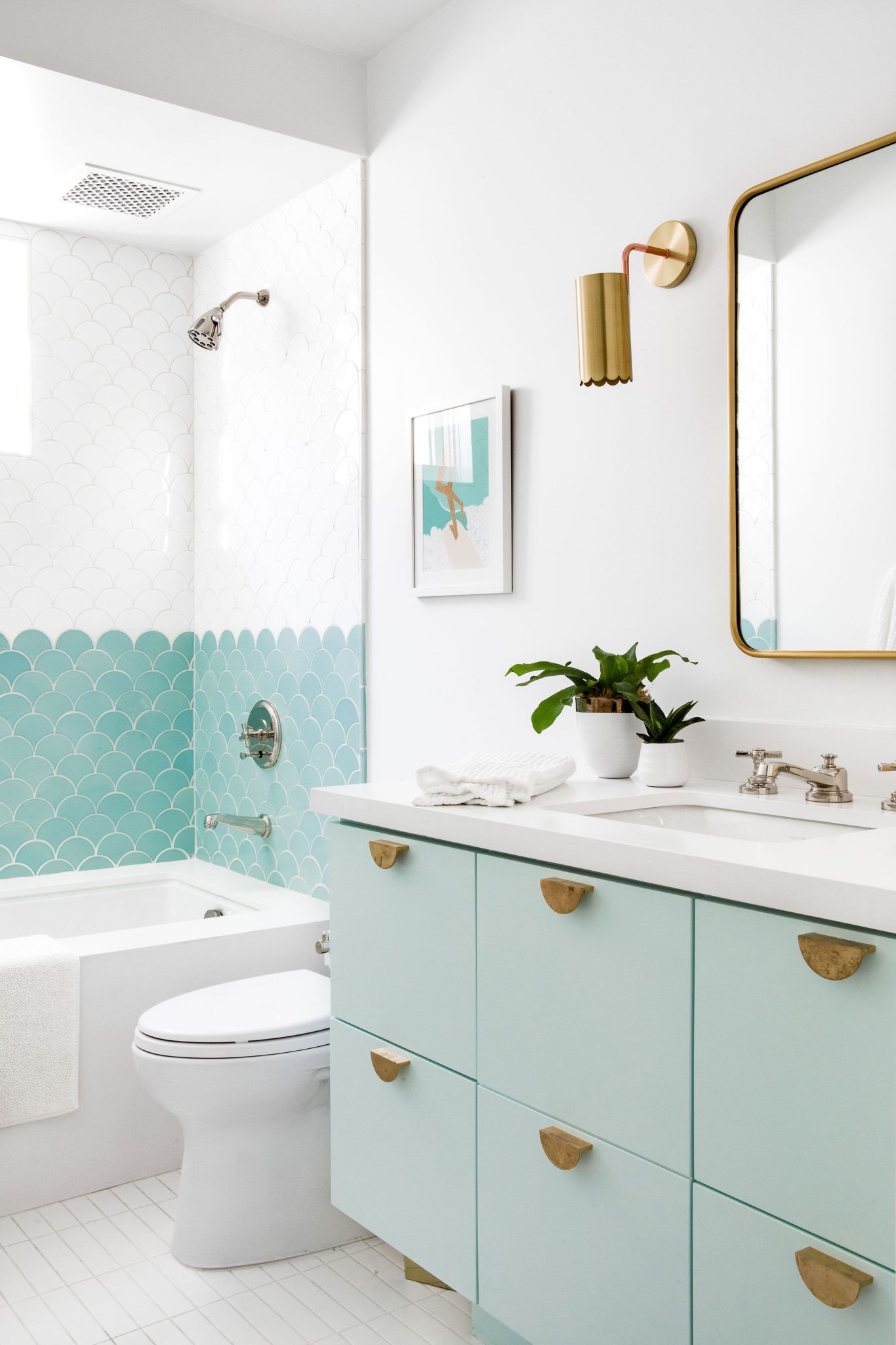 25 Coastal Bathroom Ideas for a Breezy Refresh