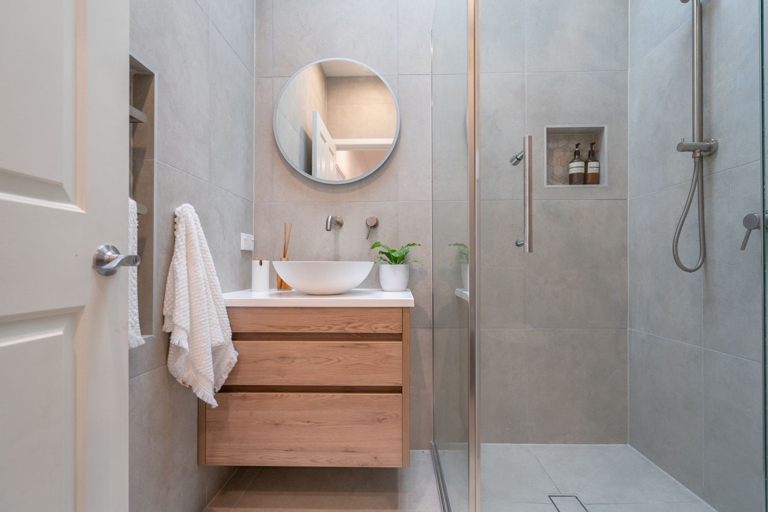 25 Small Bathroom Vanity Ideas That Stand Out in Style and Function