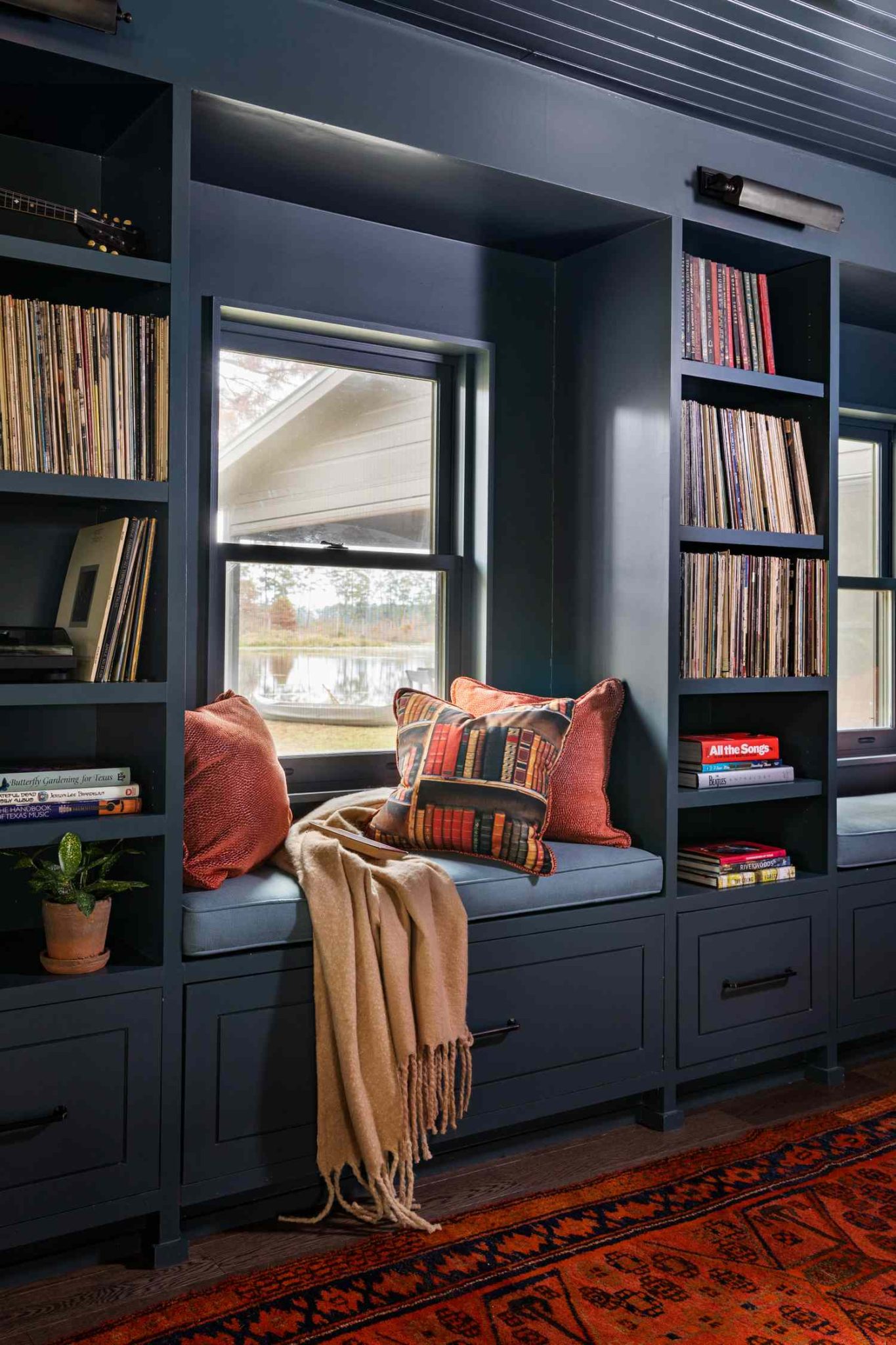 31 Built-In Bookshelf Ideas for Every Room in Your Home