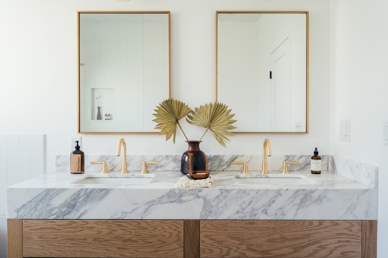 31 Coastal Bathroom Ideas That Bring The Beachside Vibe Inside