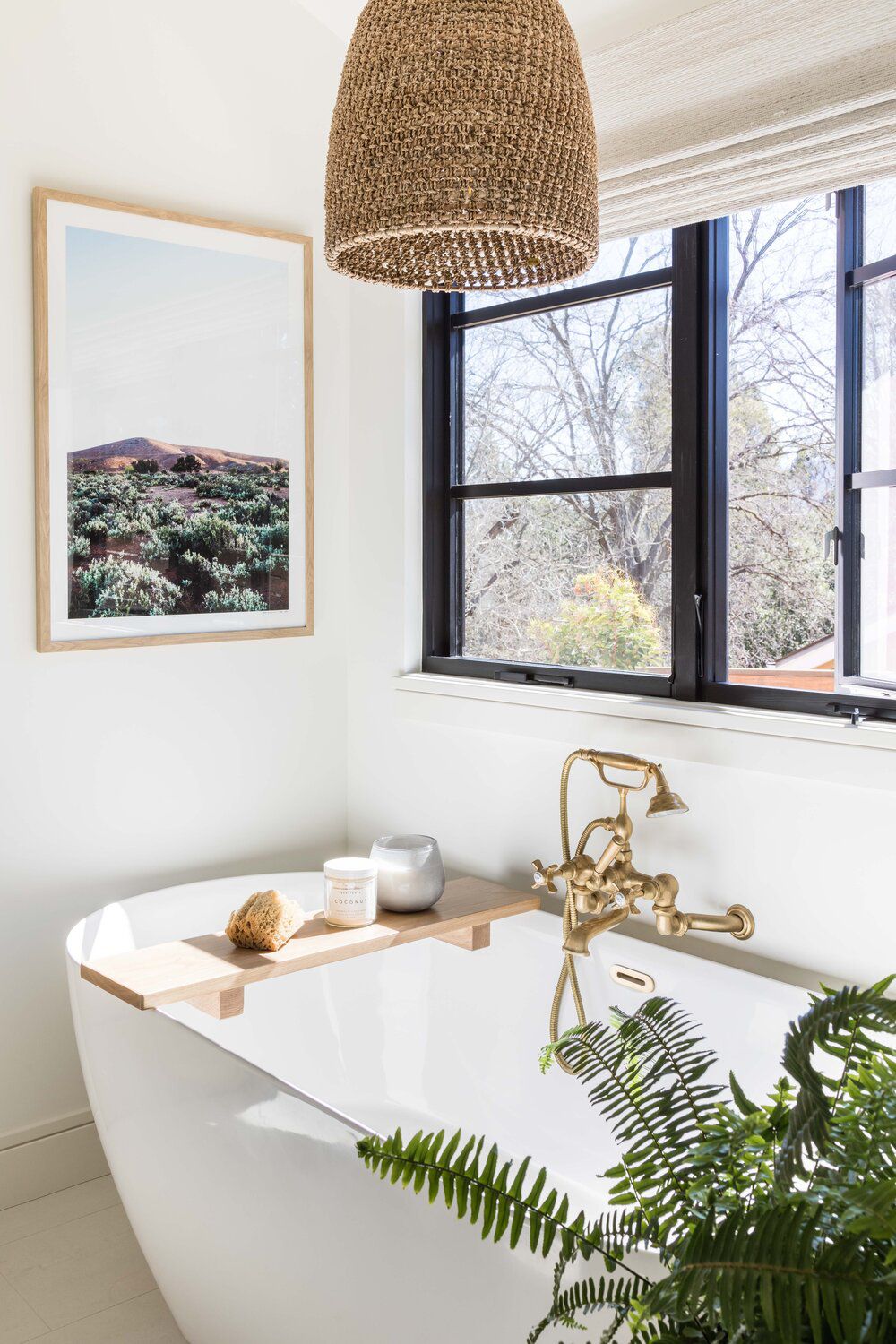 32 Coastal Bathroom Ideas Anyone Can Pull Off