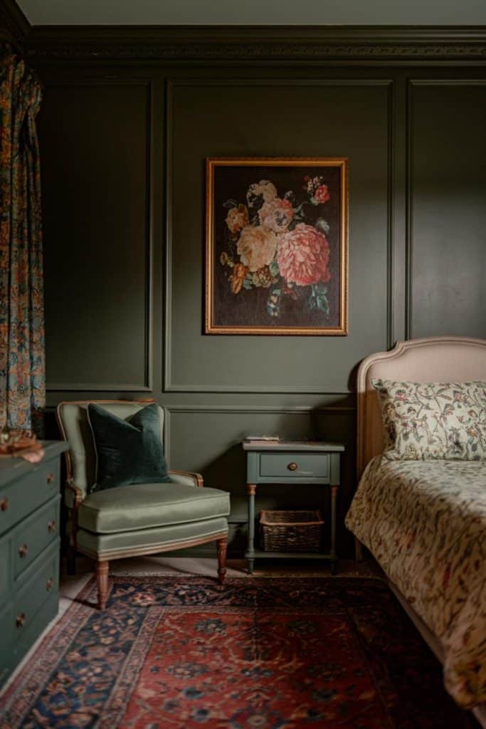 33 Dark Green Bedroom Ideas That Embody Luxe Comfort