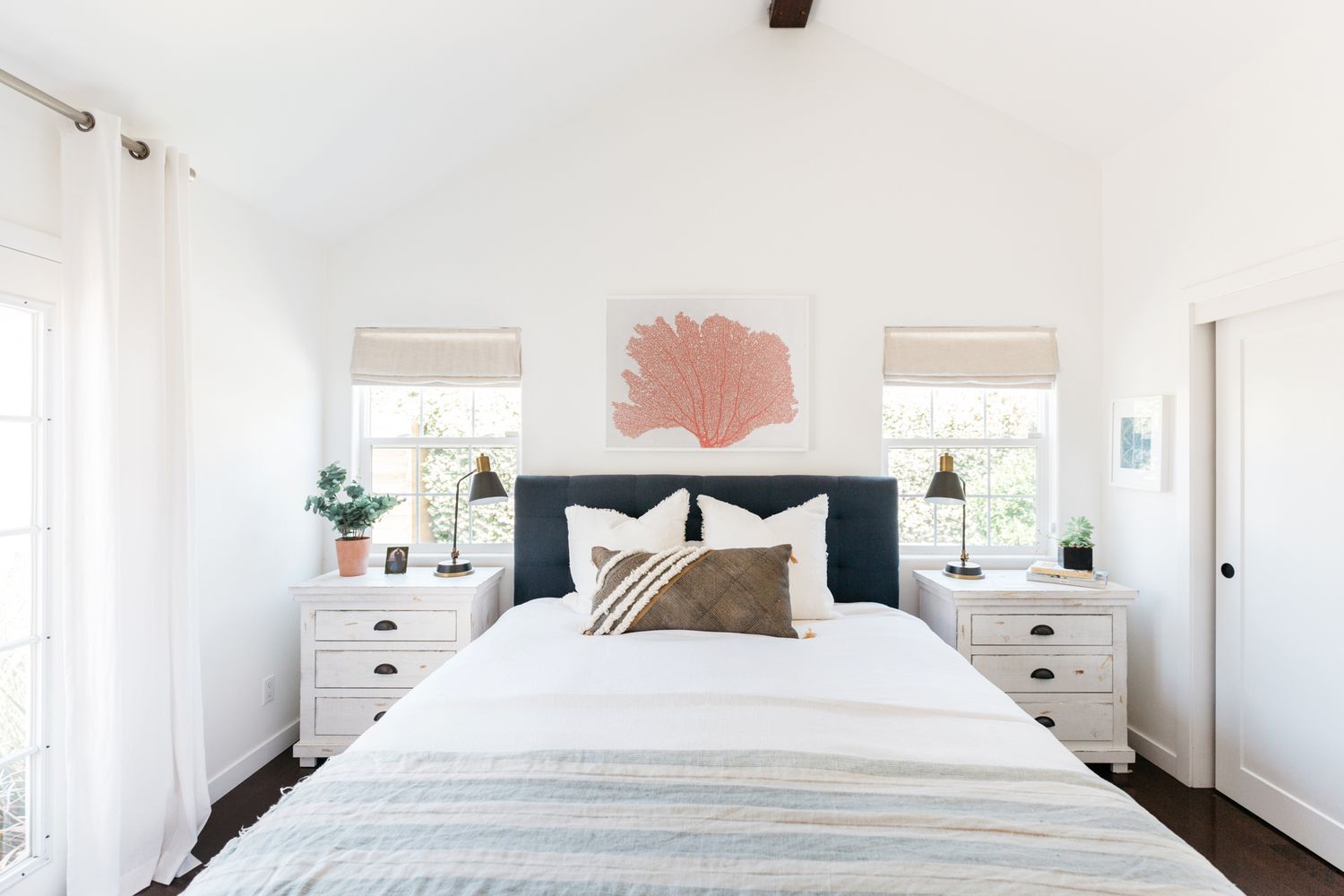 35 Fun Beach-Themed Bedrooms to Freshen Up Your Decor