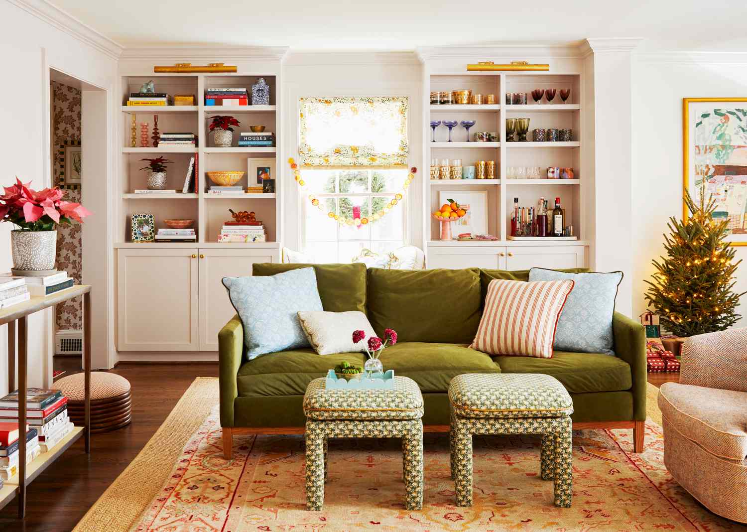 52 Ways To Decorate A Bookshelf In Any Room