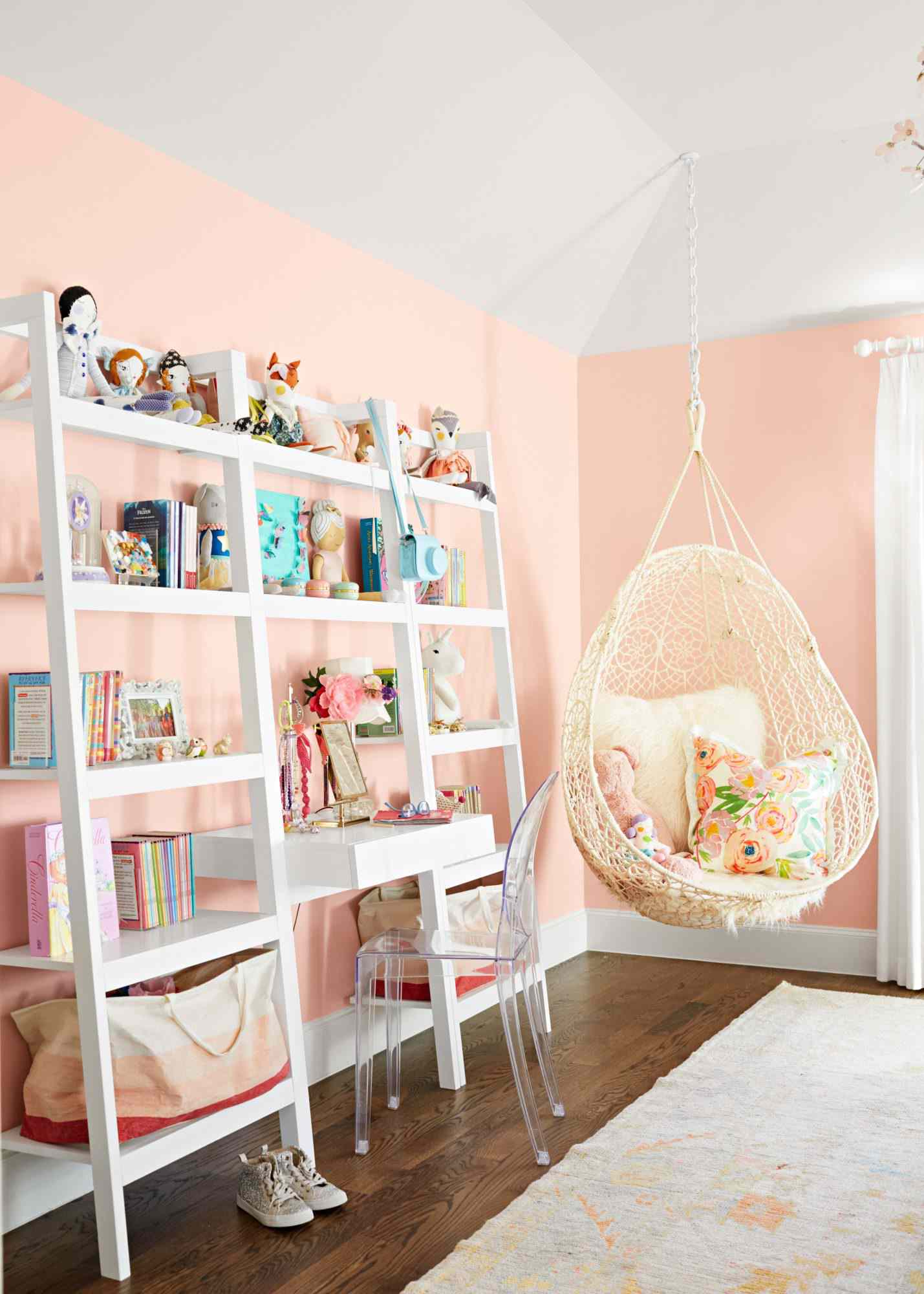 52 Ways To Decorate A Bookshelf In Any Room