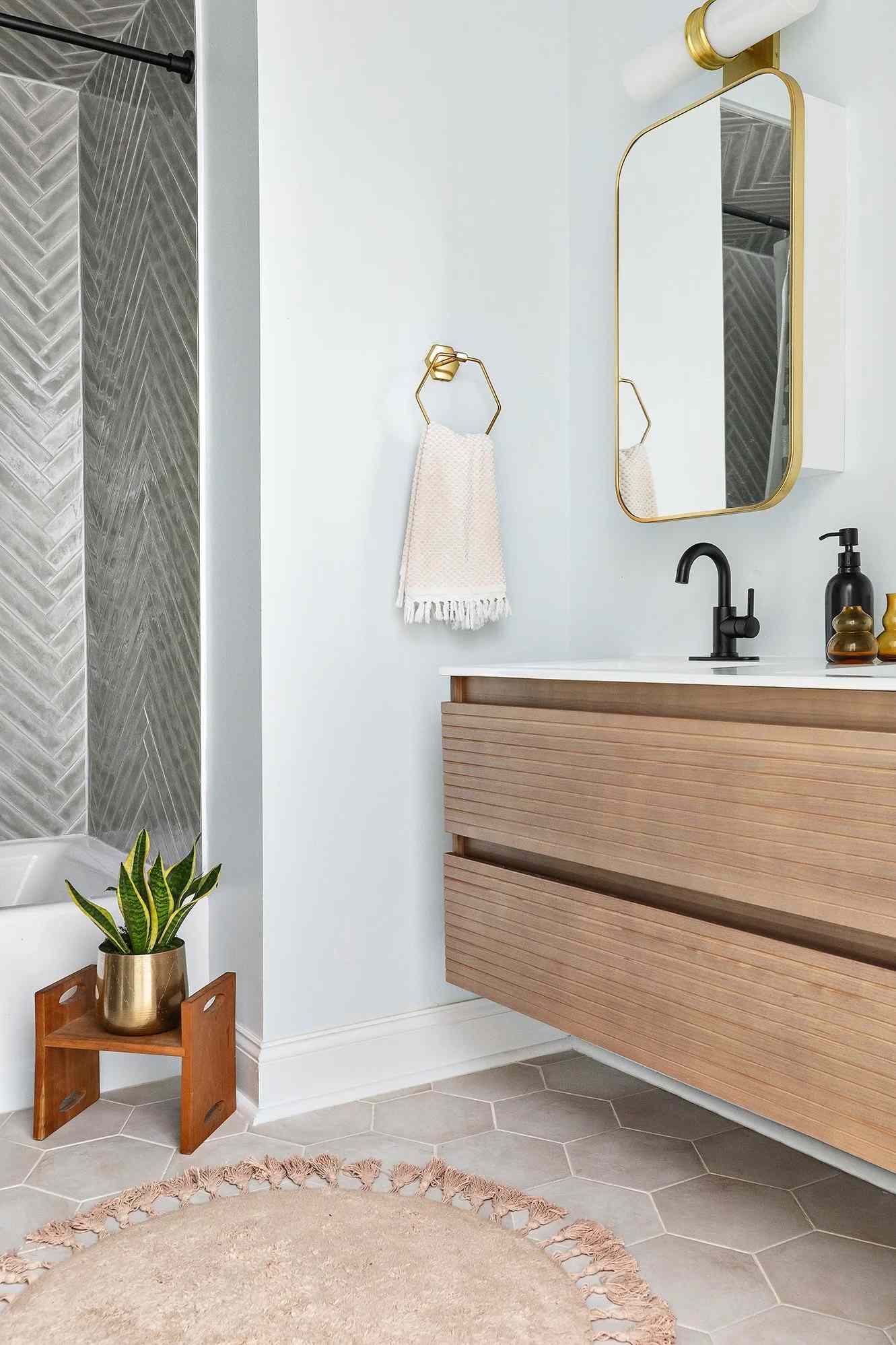 7 Calming Benjamin Moore Paint Colors for a Spa-Like Bathroom Retreat