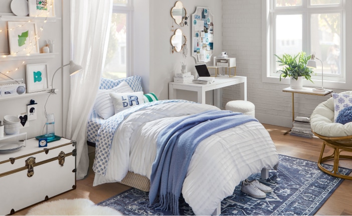 Coastal Preppy Chic Dorm Room | Pottery Barn Teen