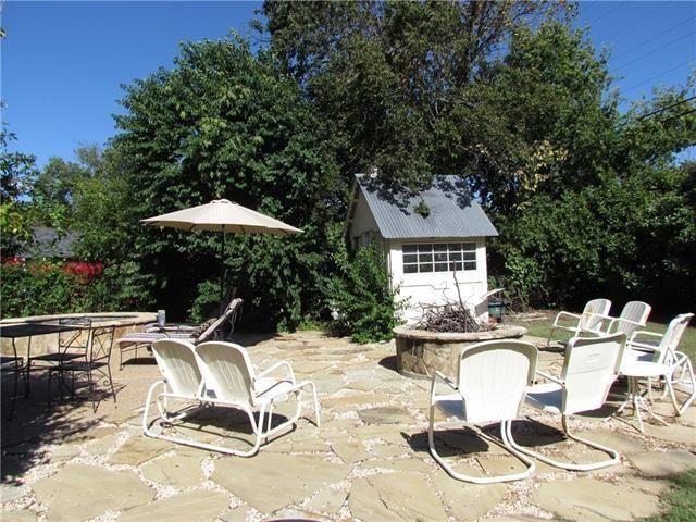 Creating an Beautiful Outdoor Oasis on a Budget | Courtney Warren Home