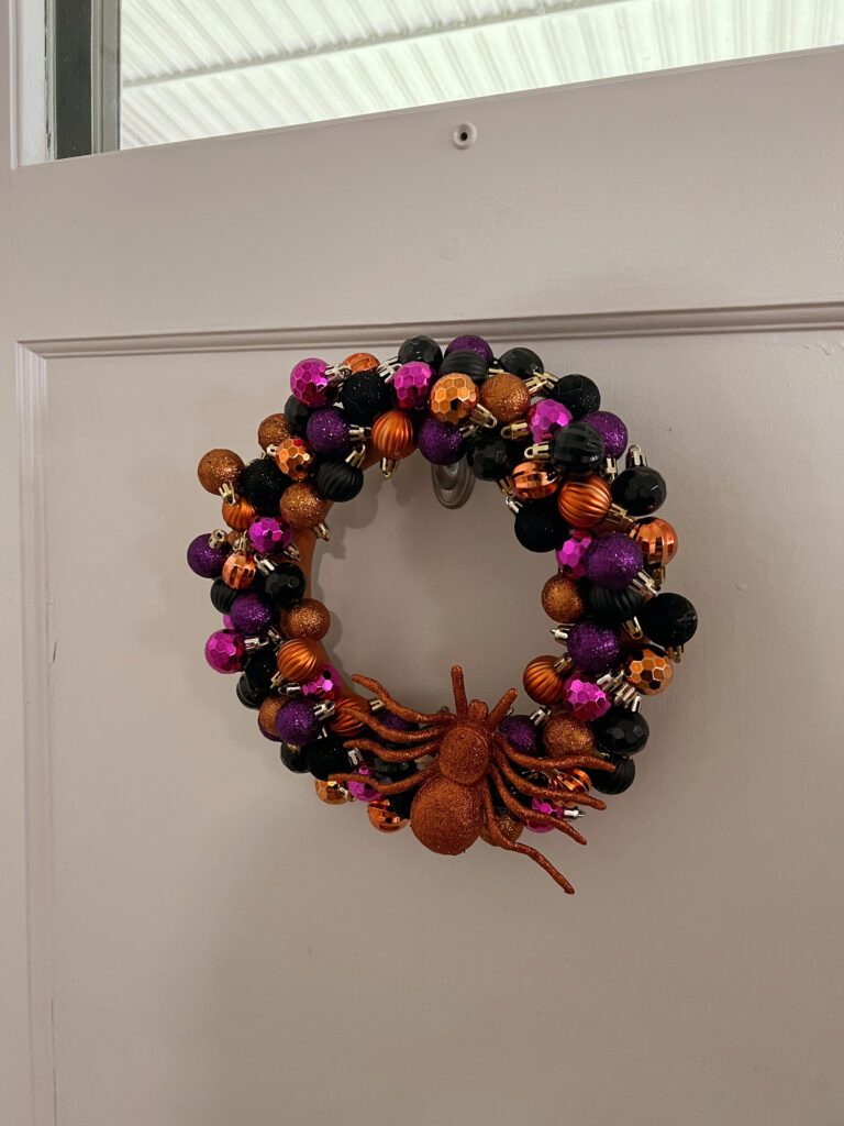 Dollar Tree Halloween Wreath DIY - traditionallycozy.com