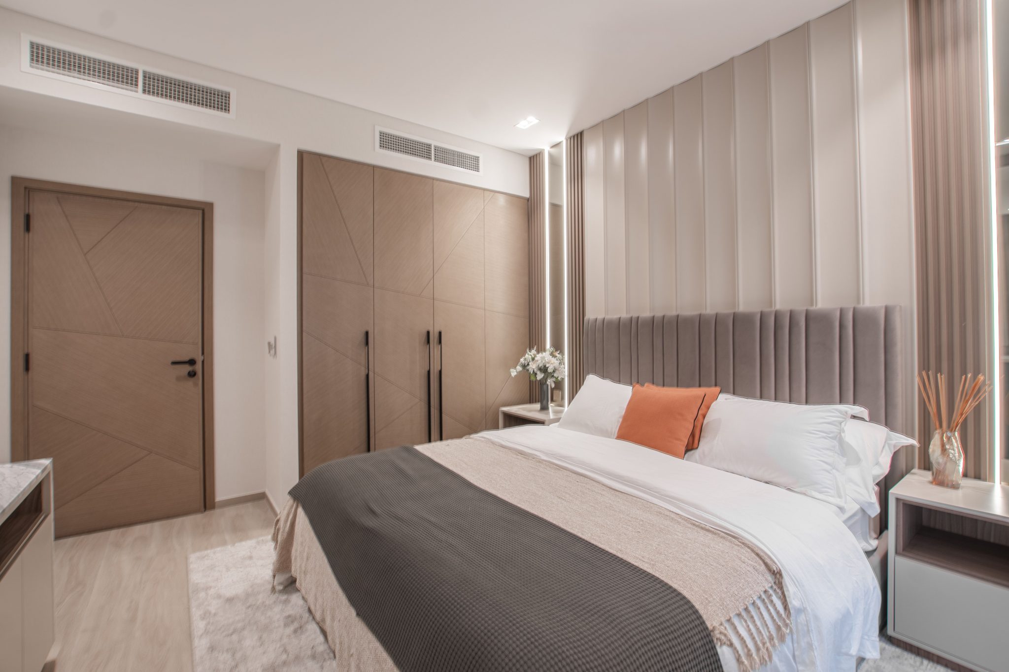 Elegant modern bedroom with neutral tones and stylish decor elements for a cozy ambiance.