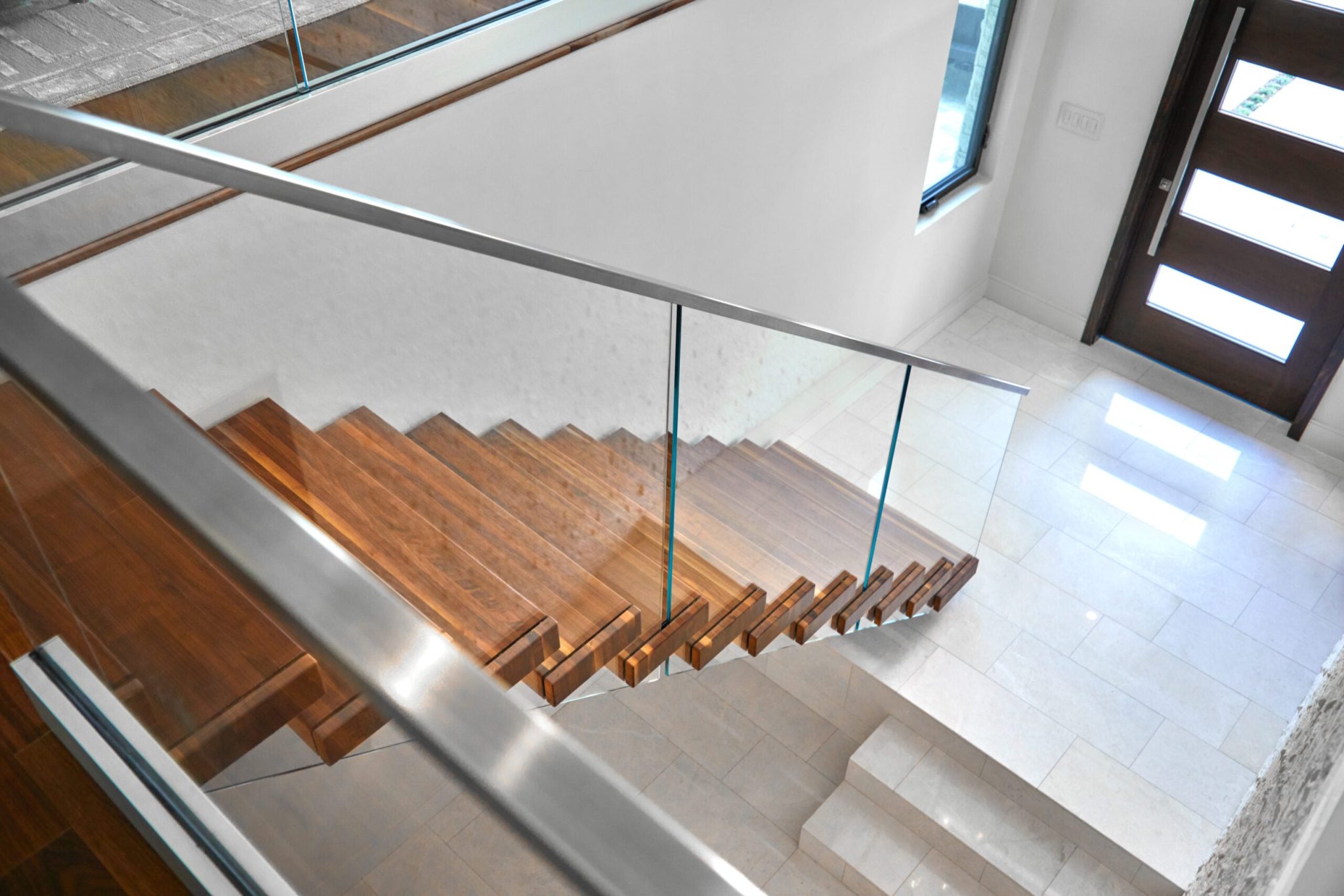 Floating Stairs with Vedera Glass Railing - Viewrail