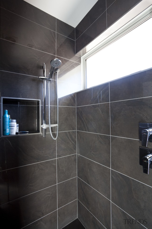 Shower with dark grey wall tiles. - Gallery - 3 | Trends