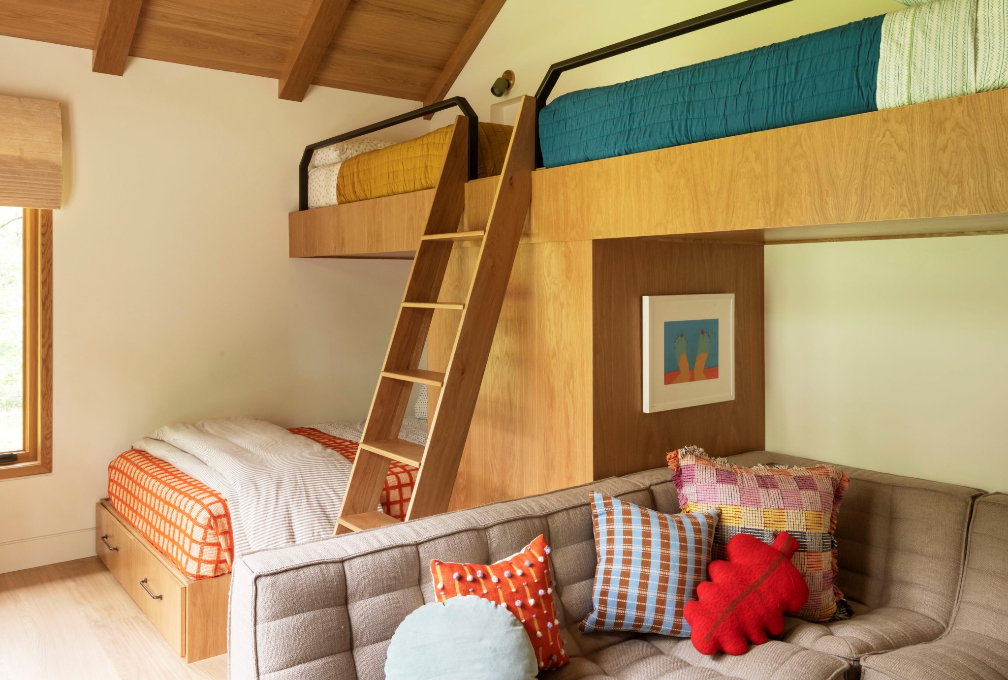 Sitting Area Kids Bedroom Seating 14 Small Kids Room Design Ideas Storage Tips ? Extra Space