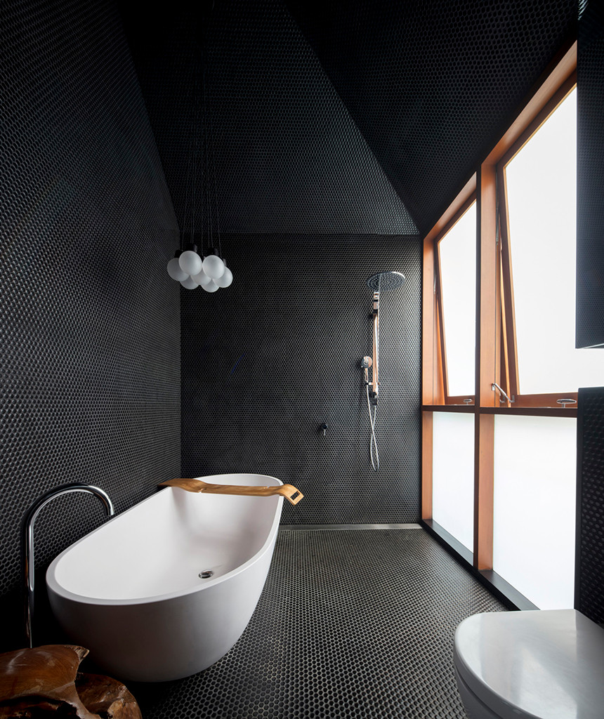 So You Want a Dark-Coloured Bathroom? Here's the Lowdown | Houzz NZ