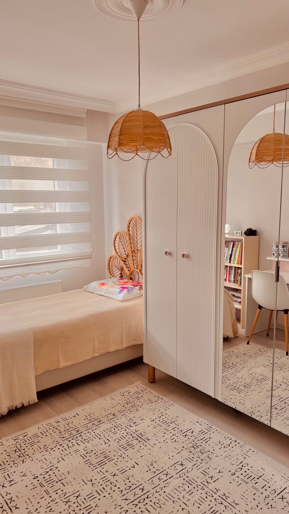 Stylish minimalist bedroom featuring modern decor, warm lighting, and cozy ambiance.