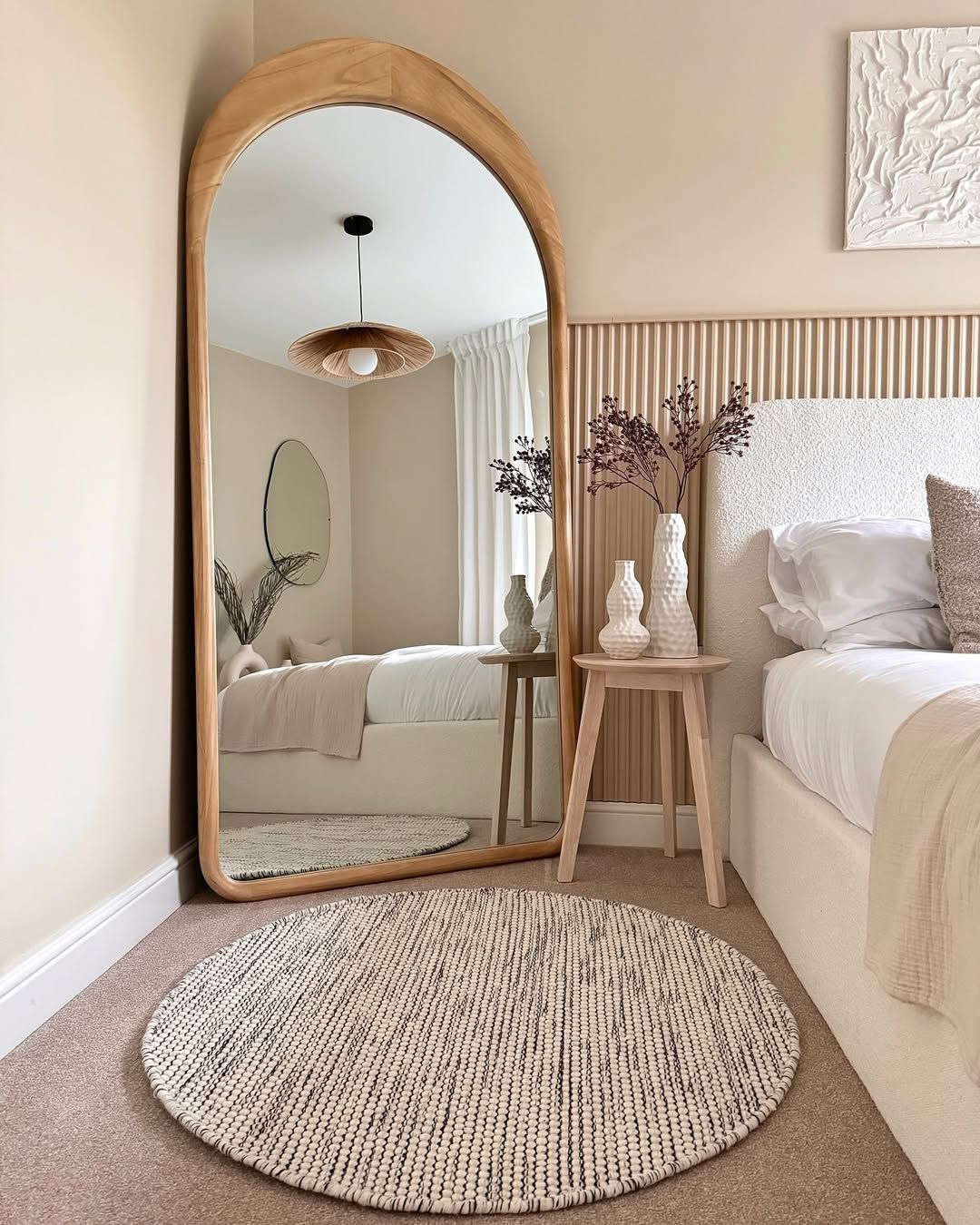 The Bedroom Detail Designers Are Using to Add Depth Without Adding Furniture