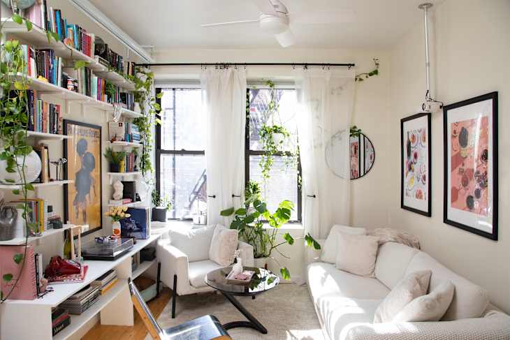 The Bookshelf in This New York City Apartment Is So Gorgeous | Apartment Therapy