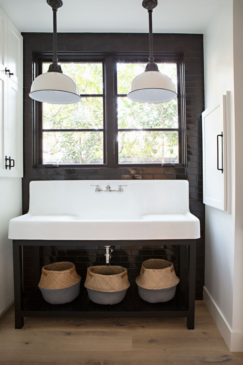 These Farmhouse Bathroom Sink Ideas Will Make You Long For A Country Estate