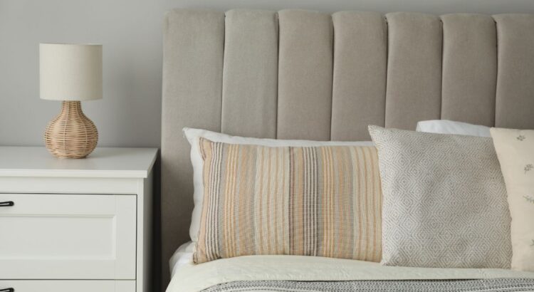 Tiles instead of traditional headboards: the new decor trend