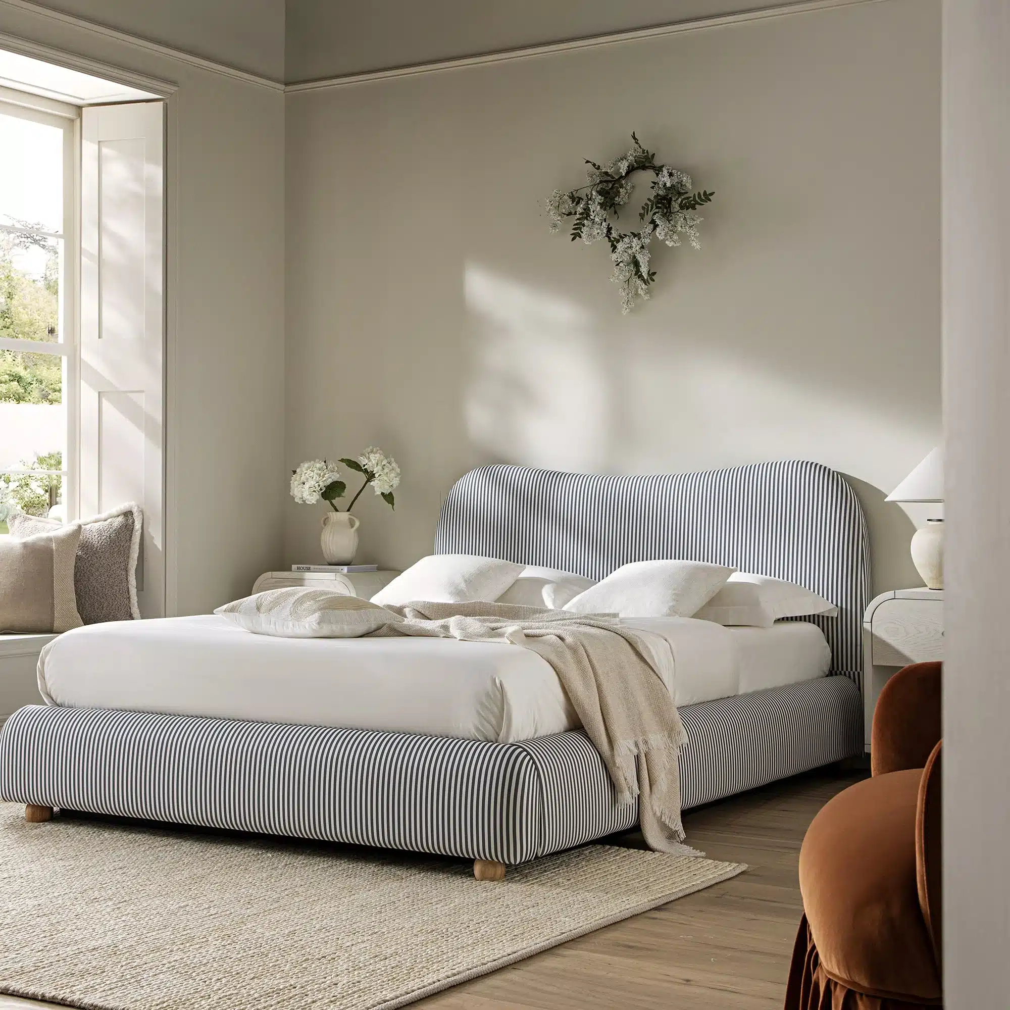 Top 10 Curved & Sculptural Headboard Designs for 2025/2026