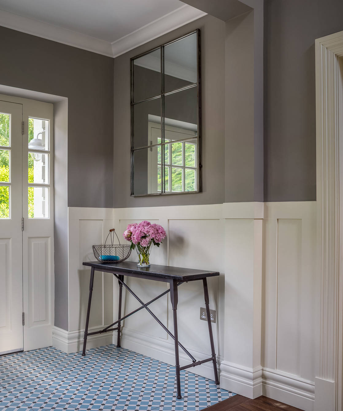 10 Ways to Tackle a Dark Hallway | Houzz IE