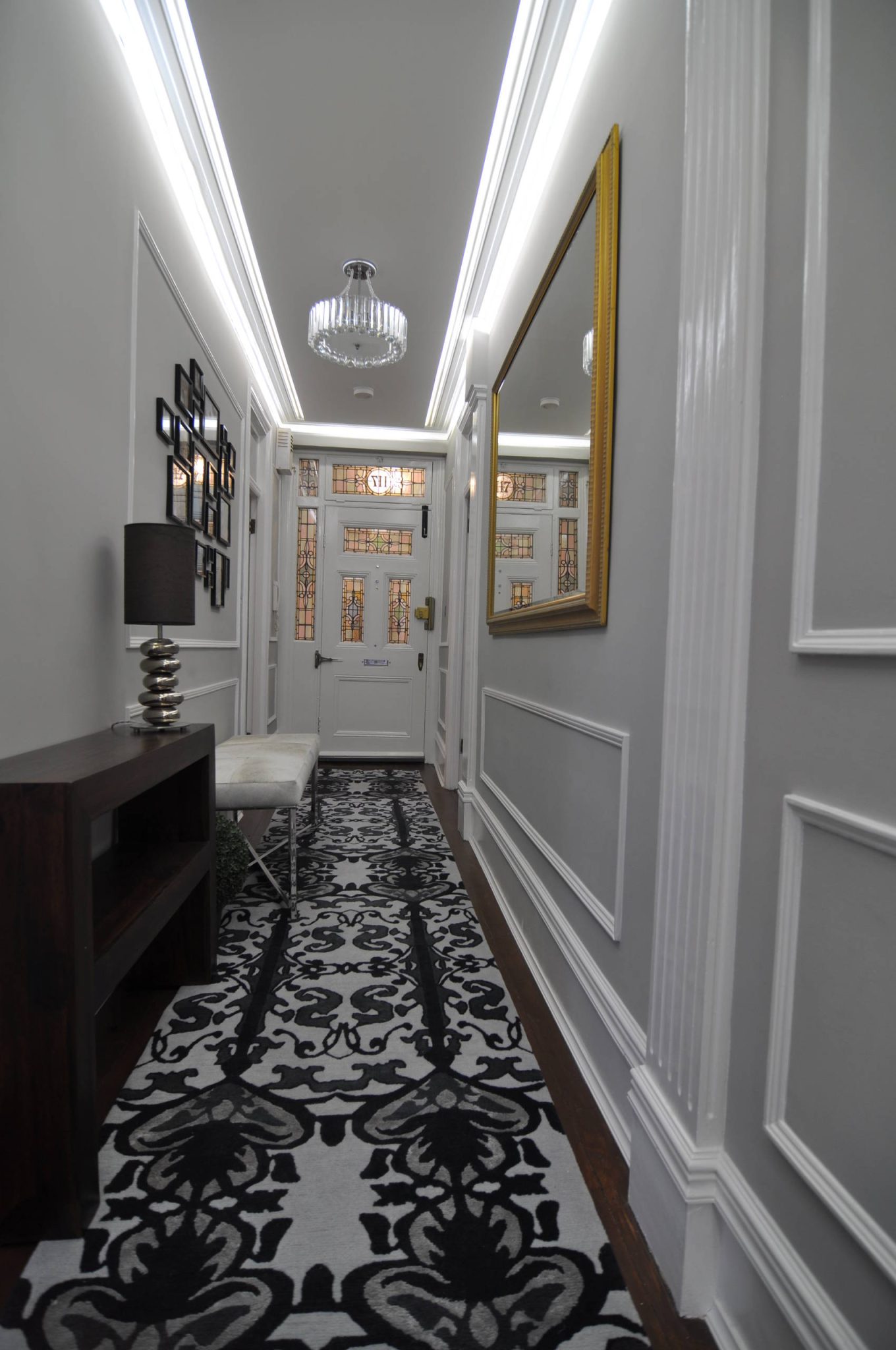 13 Smart Ways to Brighten Up a Dark Hallway | Houzz IE