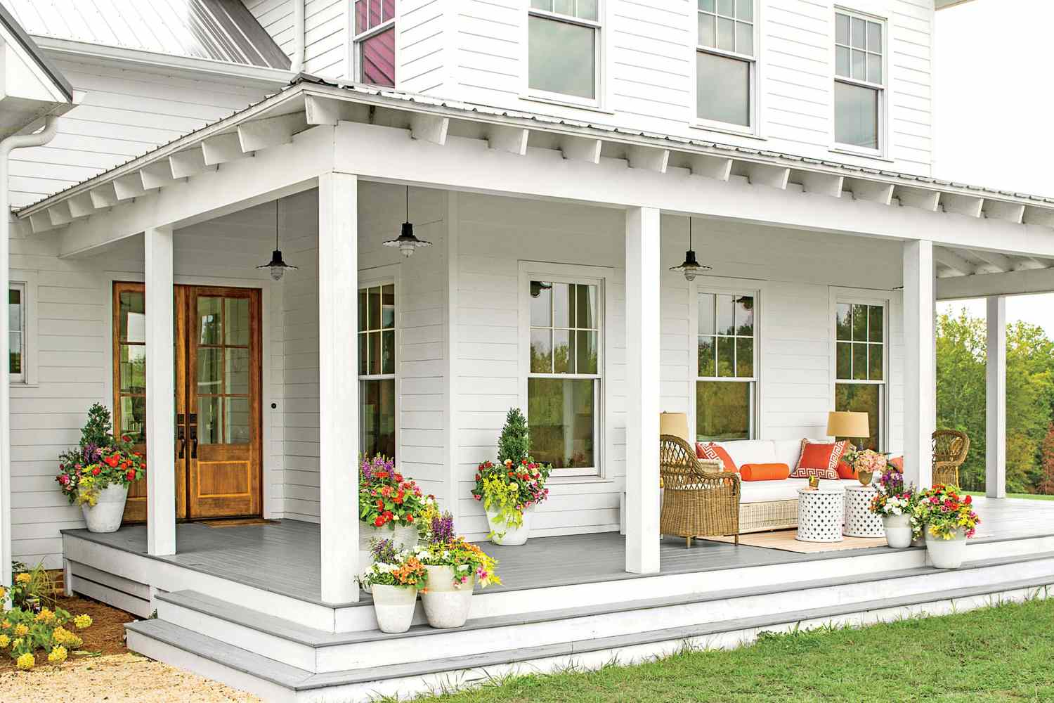 15 Before-And-After Porch Makeovers That Don't Even Look Like The Same Homes