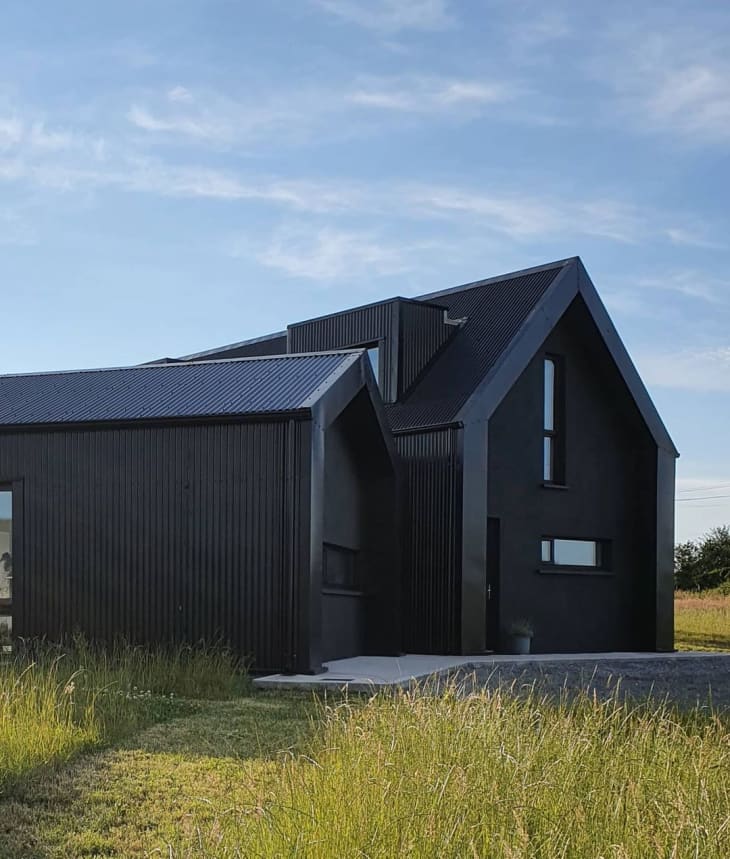15 Chic Black Houses - All-Black Exteriors For Your Next Repaint | Apartment Therapy