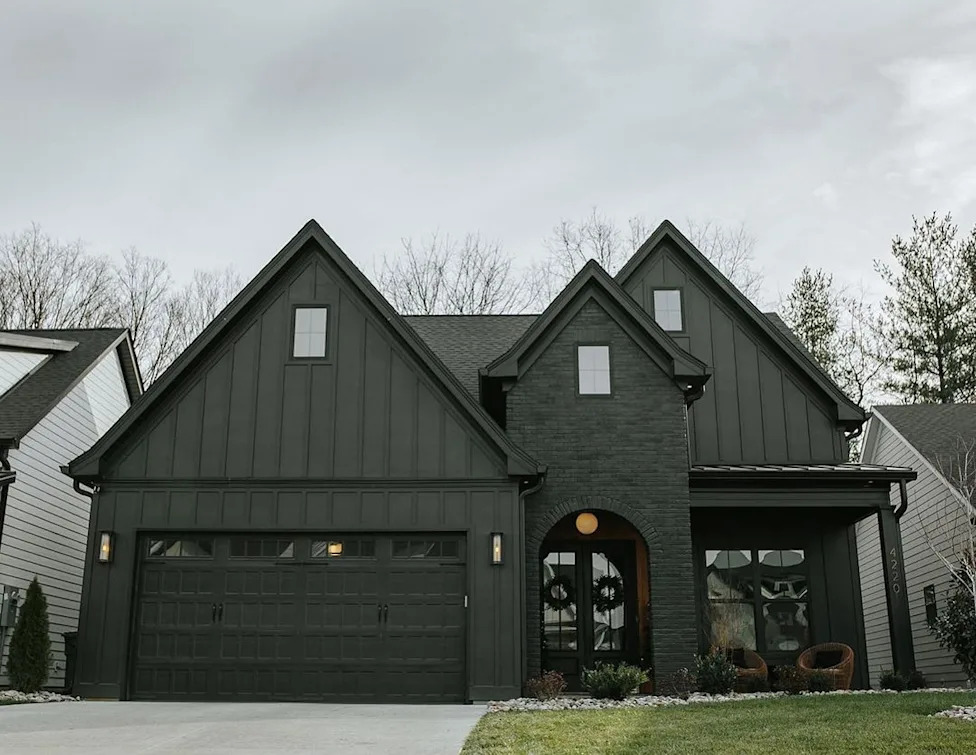 18 Modern Black House Ideas that Prove the Color Never Goes Out of Style