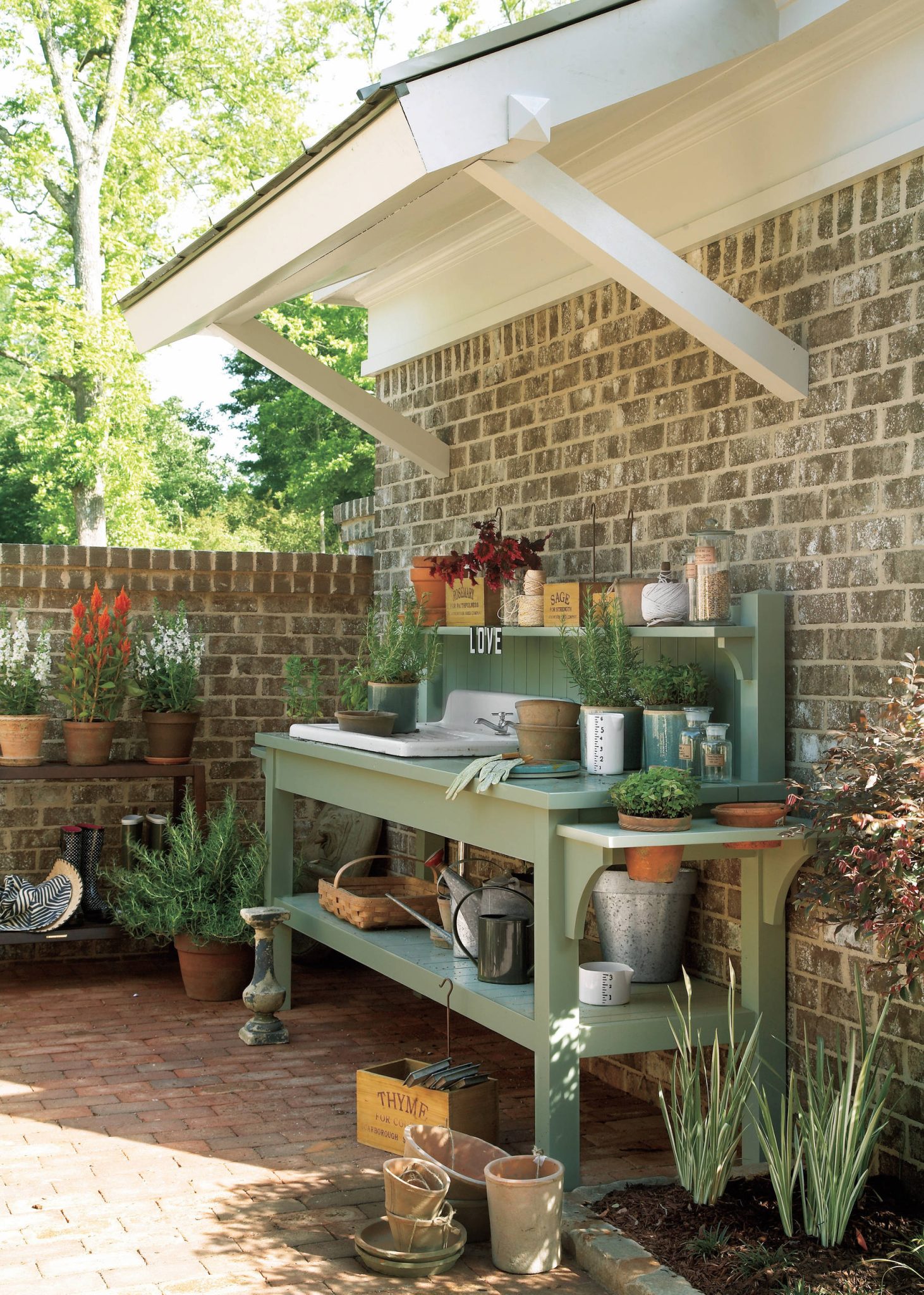 19 Gorgeous Potting Benches to Inspire Your Garden Plans | Houzz UK