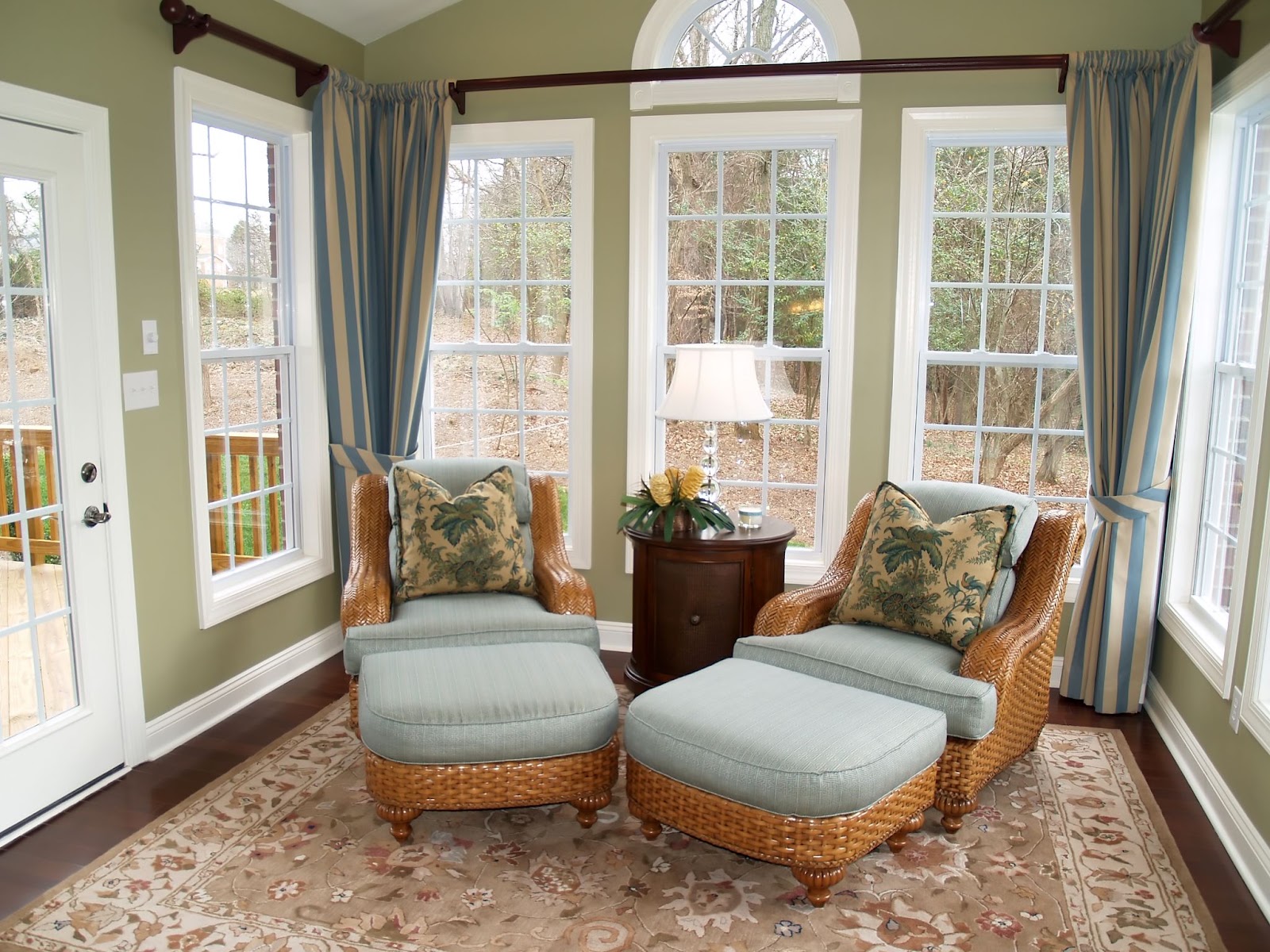 3 Differences Of A 3 Season Room vs Screened Porch | A Deck Above