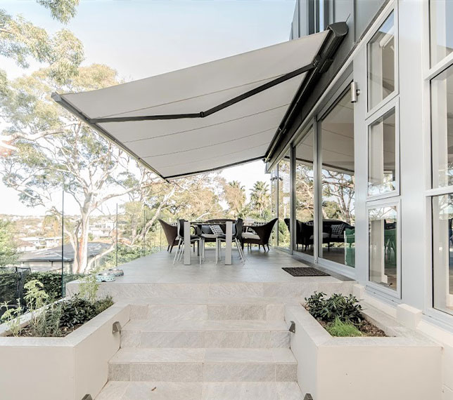 3 Retractable Patio Awning Ideas | Helioscreen